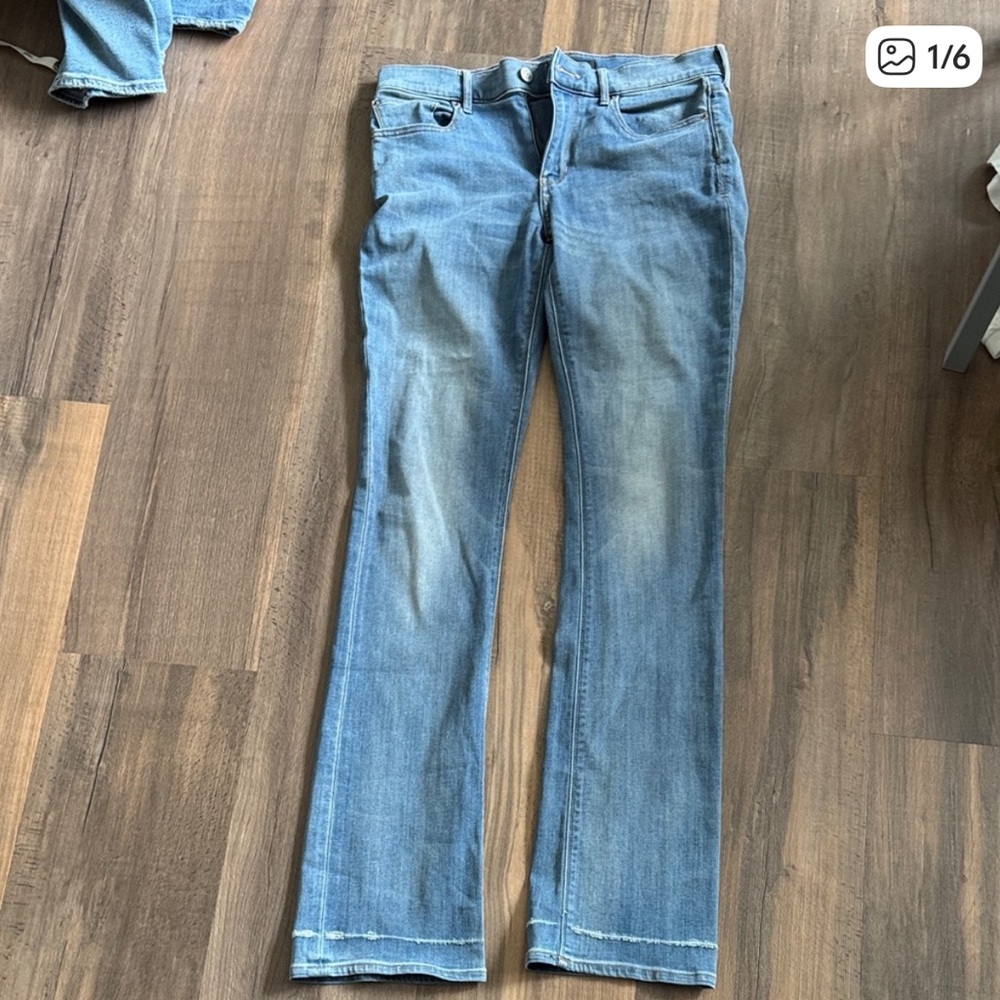 Express Women's barely Bootcut Jeans in Light Blue Wash - 10 Long